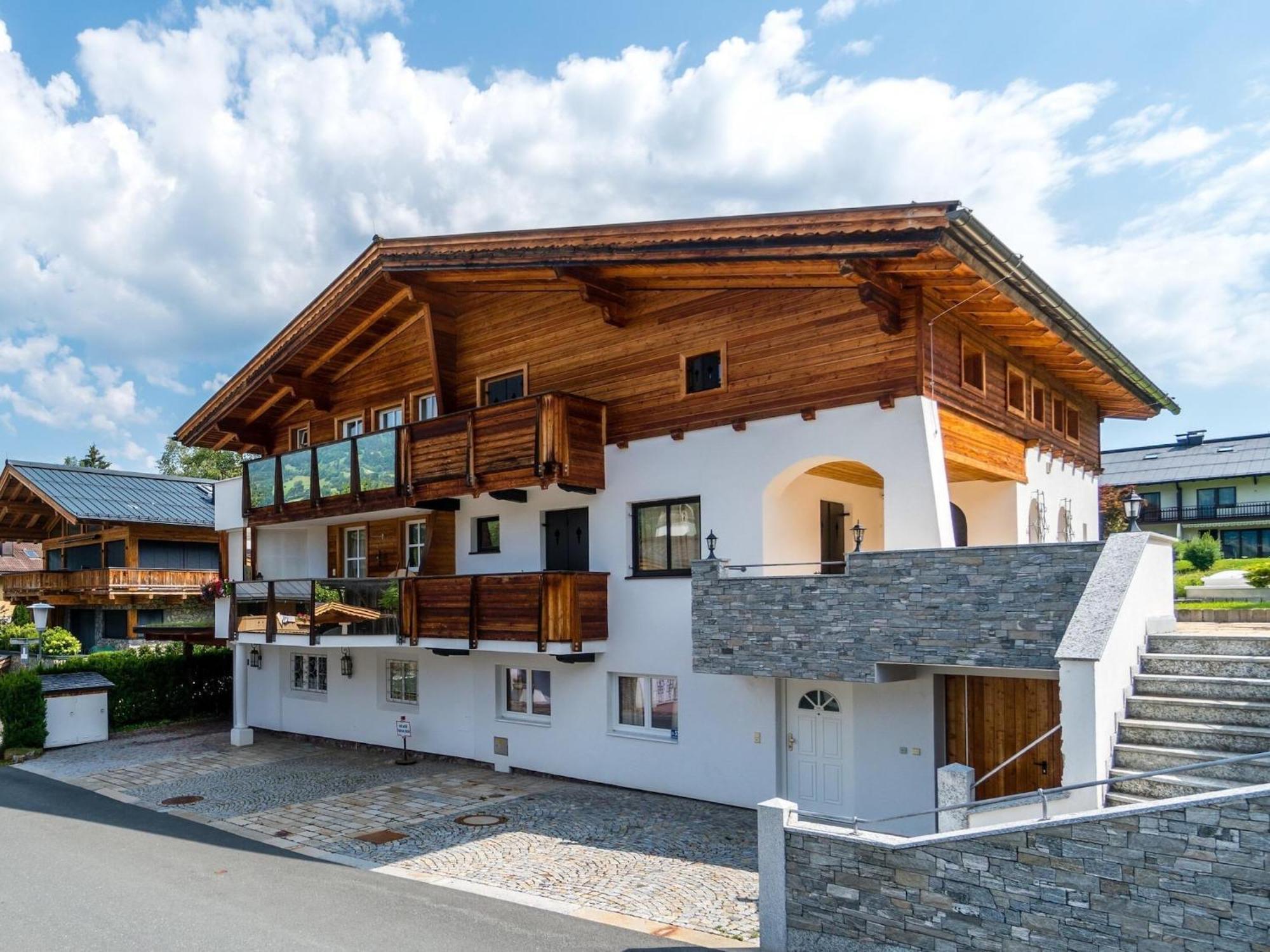 Apartment Near The Hahnenkamm Cable Car Kitzbuhel Luaran gambar