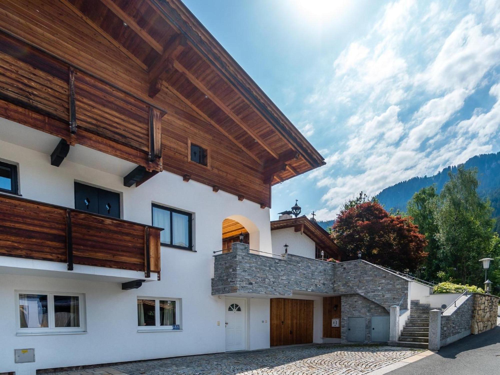 Apartment Near The Hahnenkamm Cable Car Kitzbuhel Luaran gambar